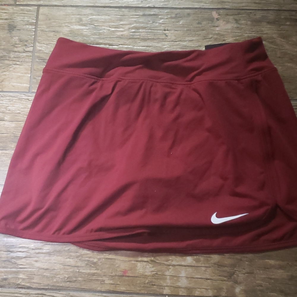 Nike dry fit maroon tennis skirt NWT Small